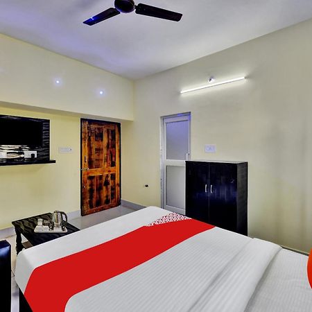 Oyo Flagship 81058 Royal Regalia Hotell Bhubaneswar Exteriör bild