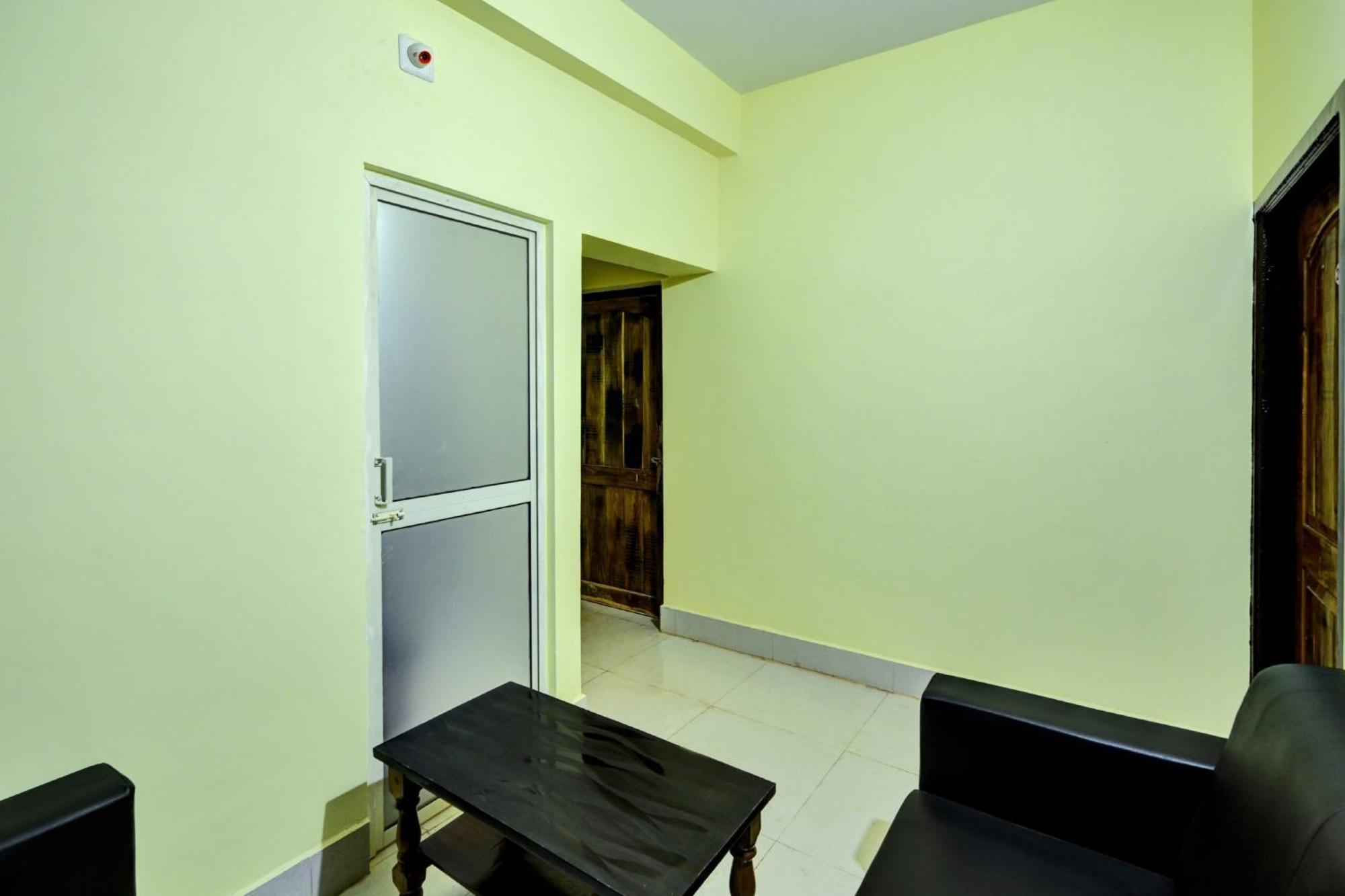 Oyo Flagship 81058 Royal Regalia Hotell Bhubaneswar Exteriör bild