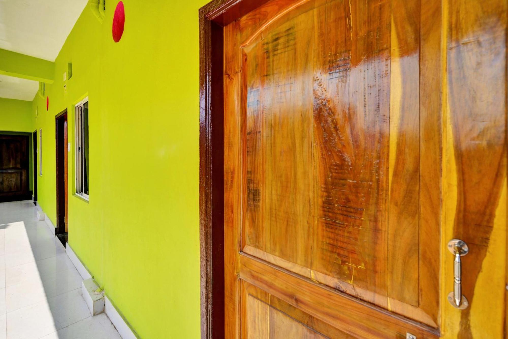 Oyo Flagship 81058 Royal Regalia Hotell Bhubaneswar Exteriör bild